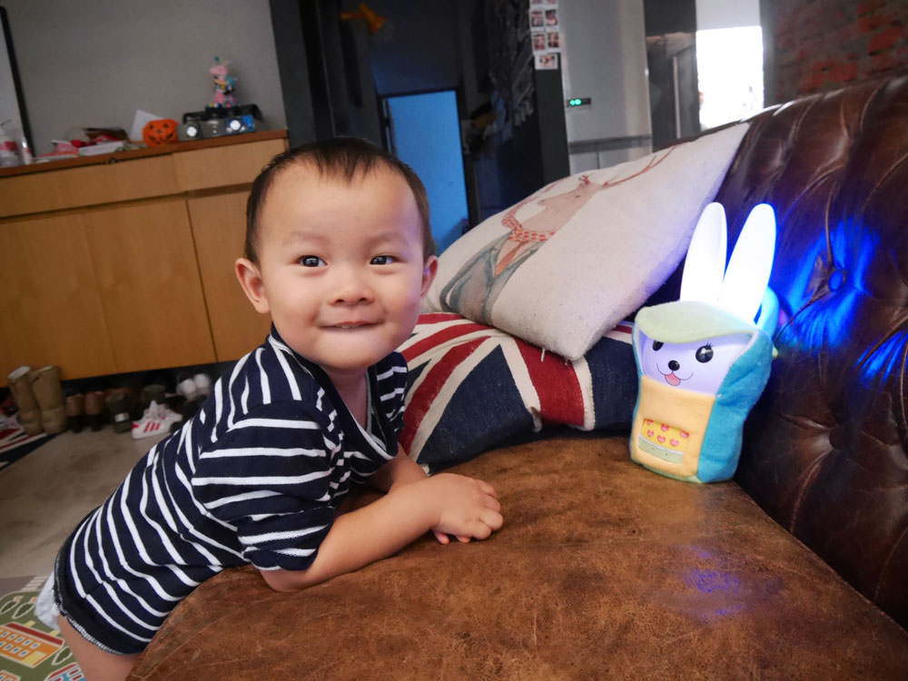 [啾團] 有好內容的寶寶故事機推薦!第二代芽比兔+KITTY幼兒啟蒙教育遊戲機故事機及VIGA wooden toys 玩具