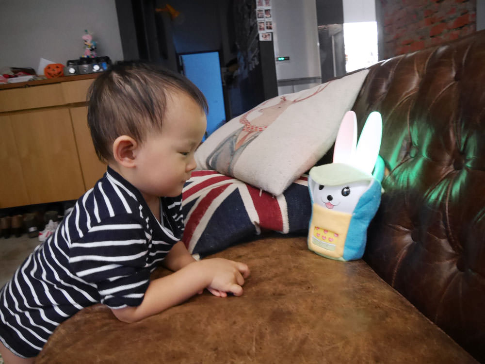 [啾團] 有好內容的寶寶故事機推薦!第二代芽比兔+KITTY幼兒啟蒙教育遊戲機故事機及VIGA wooden toys 玩具