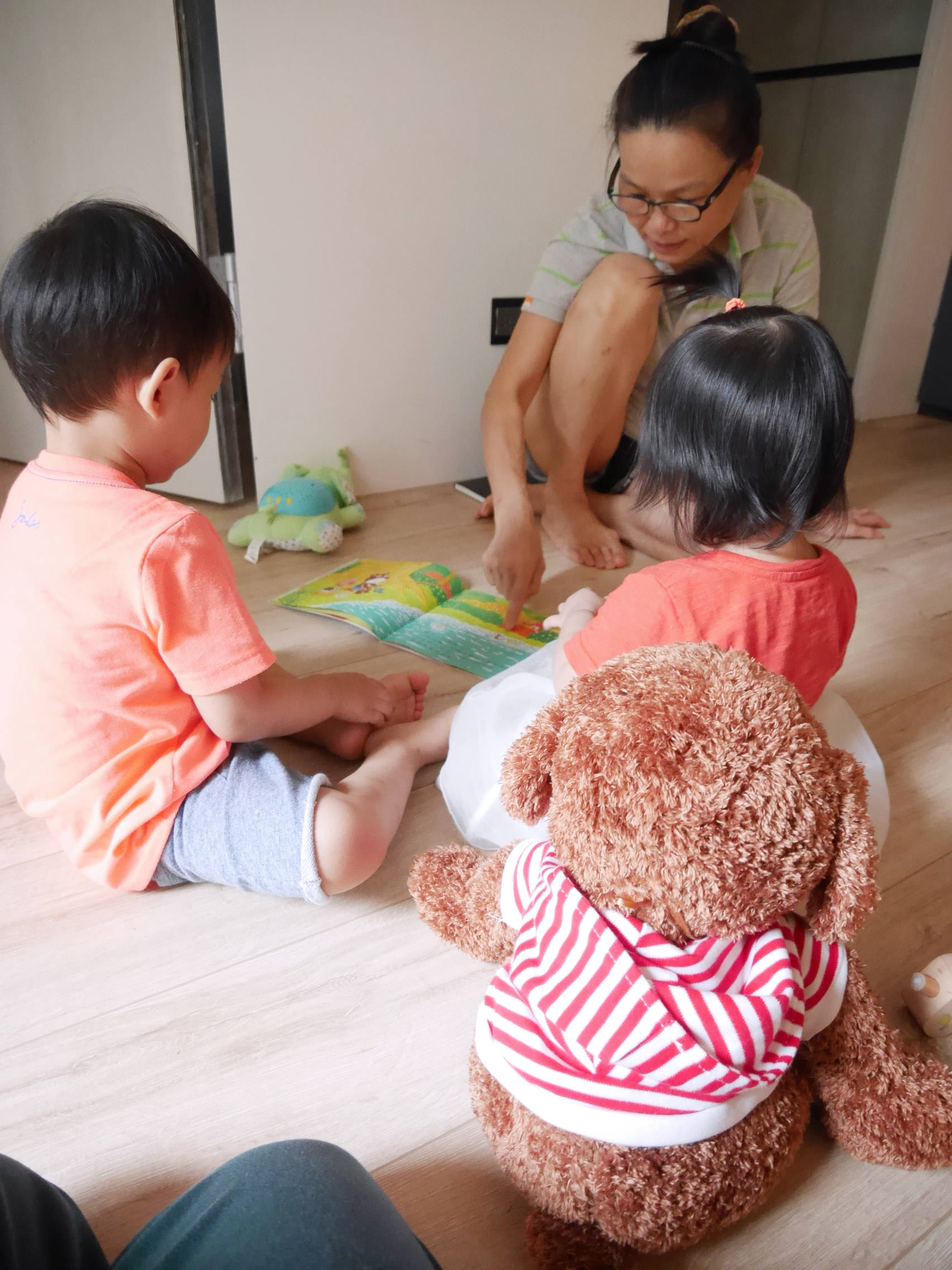 [育兒好物] 給小朋友聽覺及觸覺的滿足,有教養意義又超可愛的療癒故事機-愛智Hello寶寶故事機