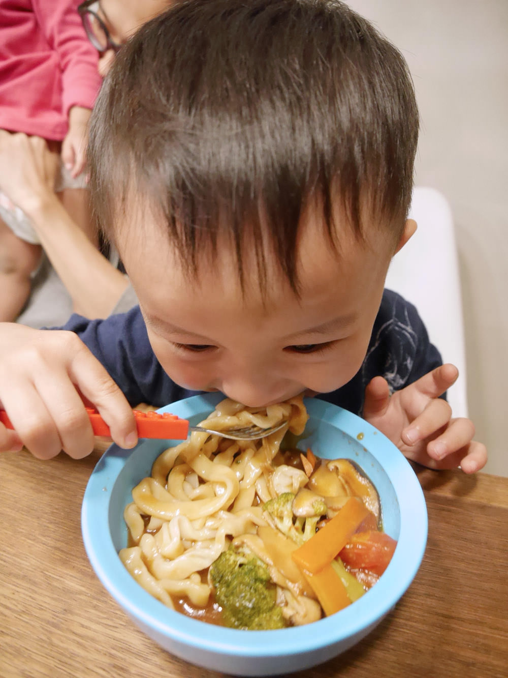 [副食品] 日本CANYON怎麼變都好吃最受日本媽媽歡迎的兒童咖哩塊+日本SkippOn戶外機能防滑休閒鞋