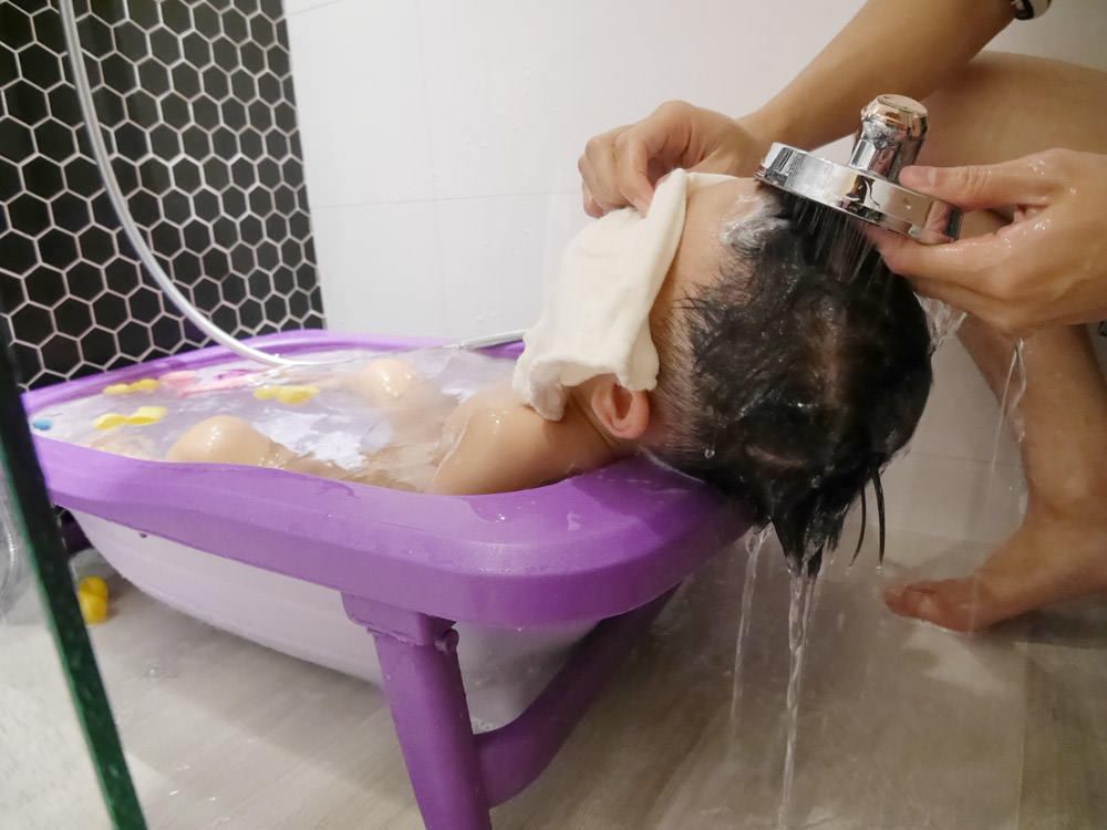 [育兒好物] 一罐從頭洗到腳嬰兒沐浴用品推薦!給寶寶最溫柔的呵護-BOUYIEE 沐浴精靈髮膚舒緩泡泡