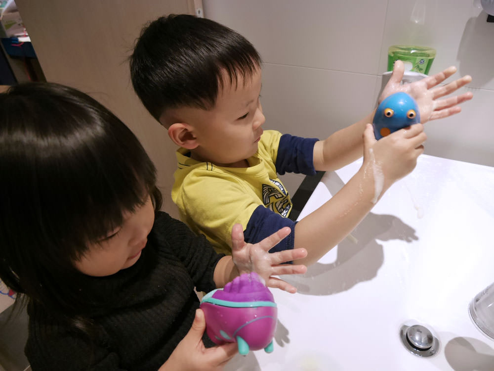 [育兒好物] 讓小朋友愛上洗手,趣味兒童洗手訓練刷-美國 SCRUB BUGS 洗手蟲