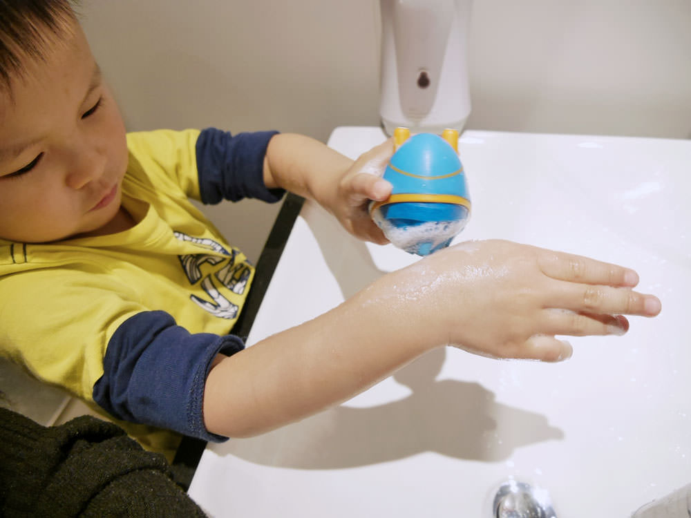 [育兒好物] 讓小朋友愛上洗手,趣味兒童洗手訓練刷-美國 SCRUB BUGS 洗手蟲