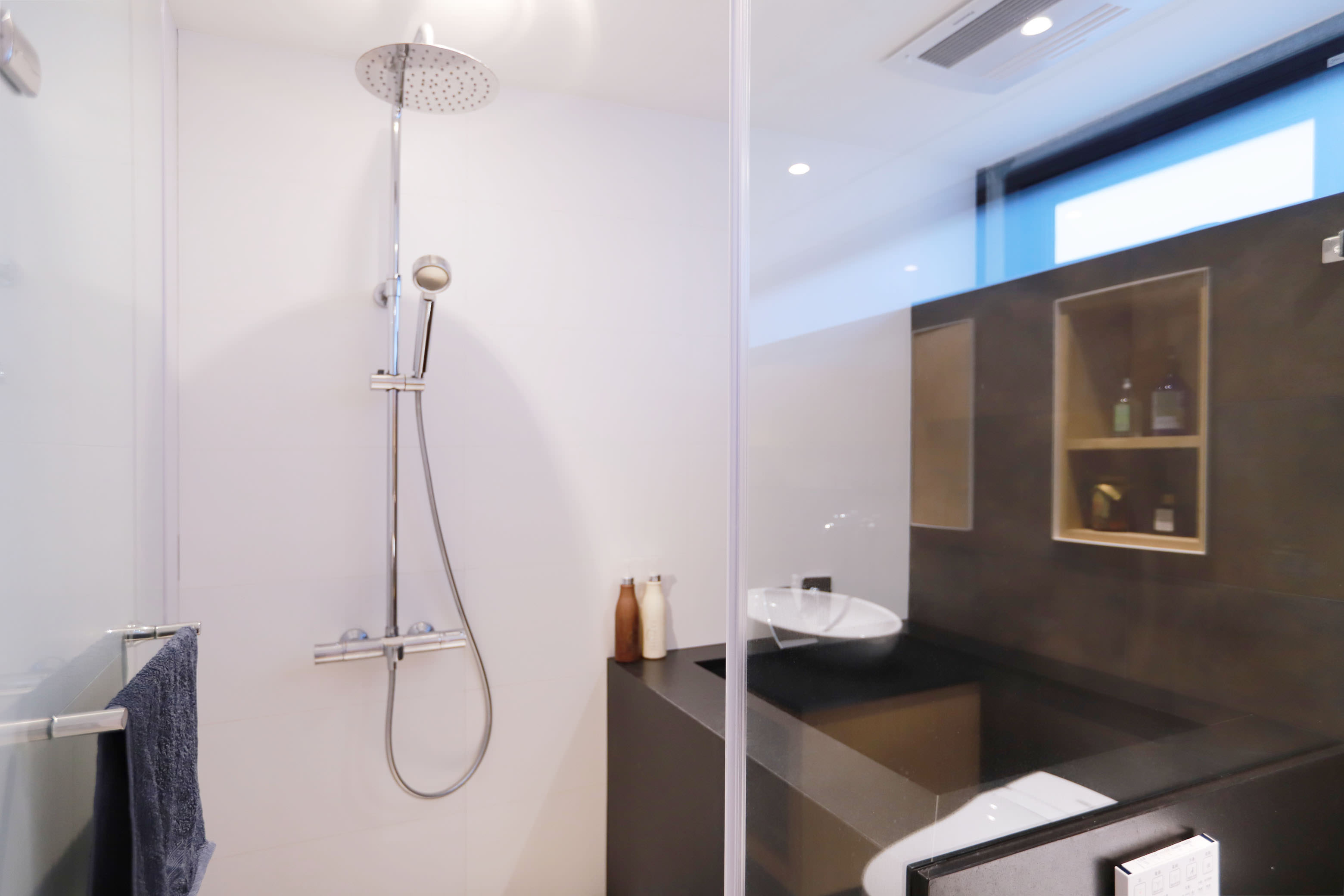 [50年老屋翻新] 我的主浴❤廁所/衛浴大改造,結合超強收納與化妝台的浴室空間-室內設計裝潢