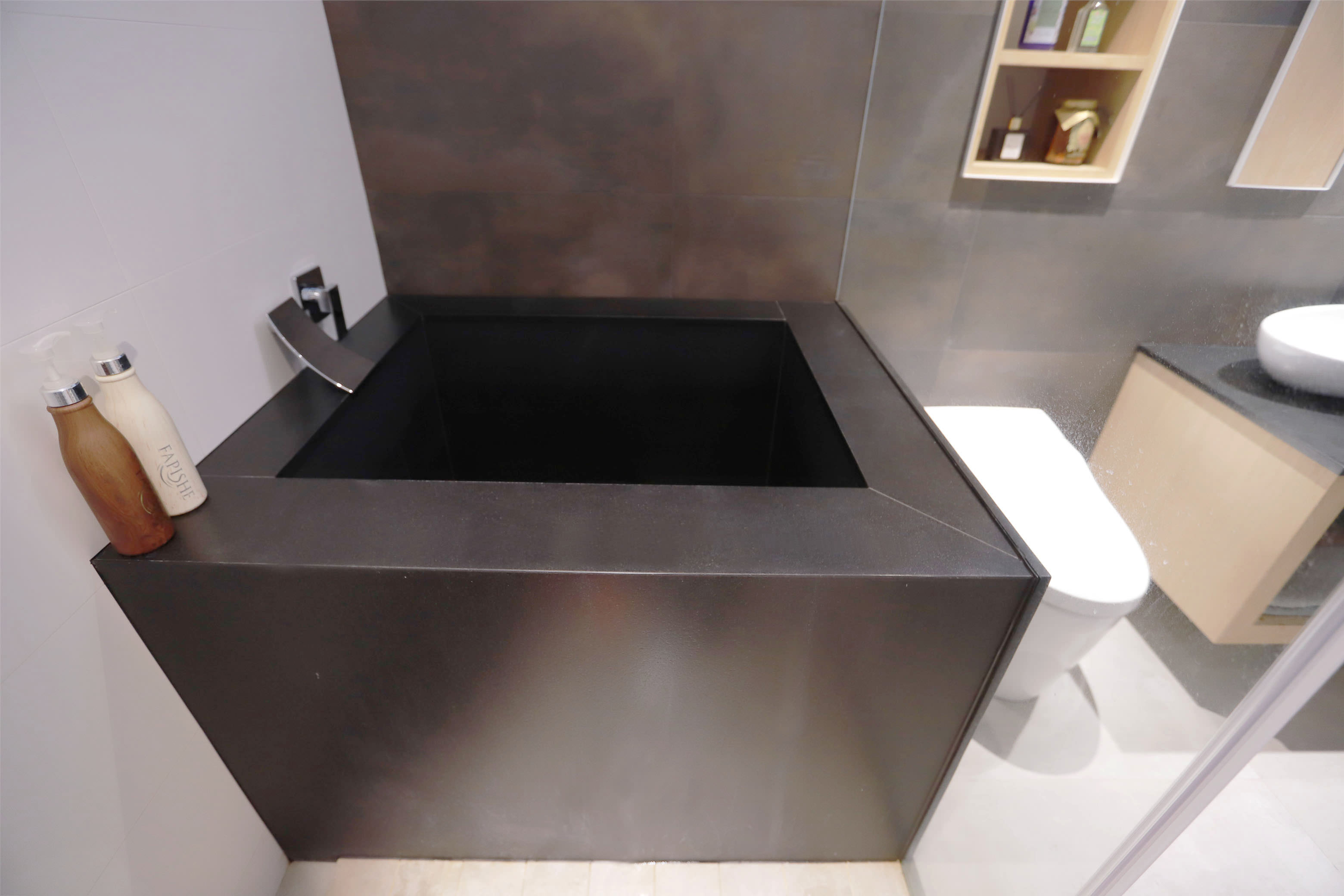 [50年老屋翻新] 我的主浴❤廁所/衛浴大改造,結合超強收納與化妝台的浴室空間-室內設計裝潢