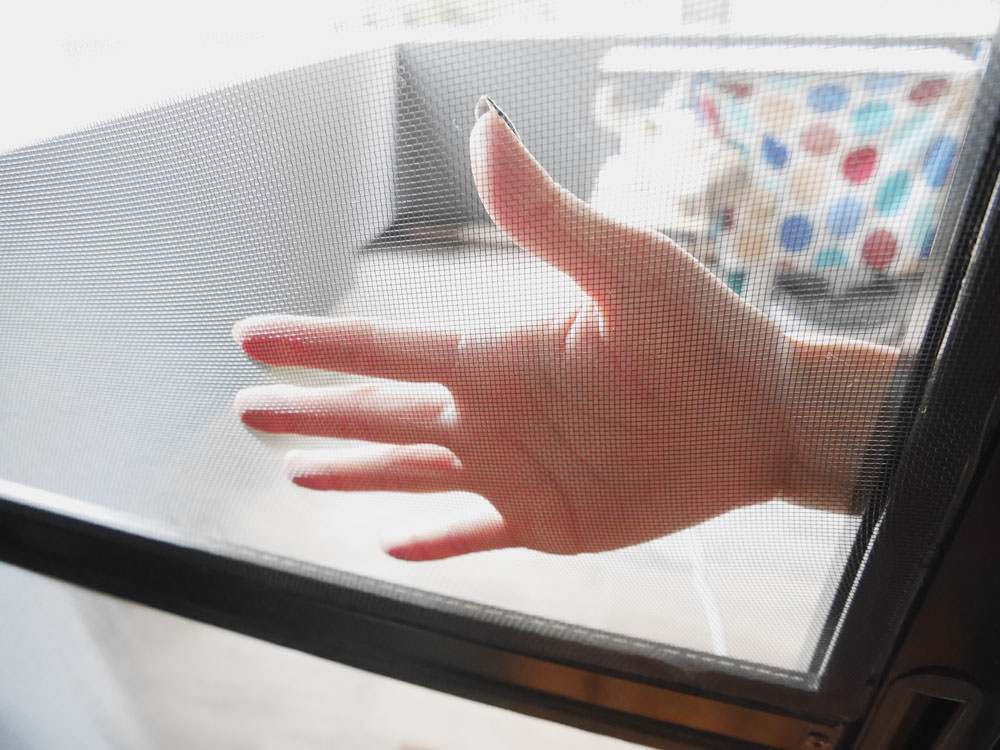 [好物] 日本NBC易潔網不用洗刷刷讓我清潔紗窗一點都不費力,透氣度又非常強大的機能性紗窗