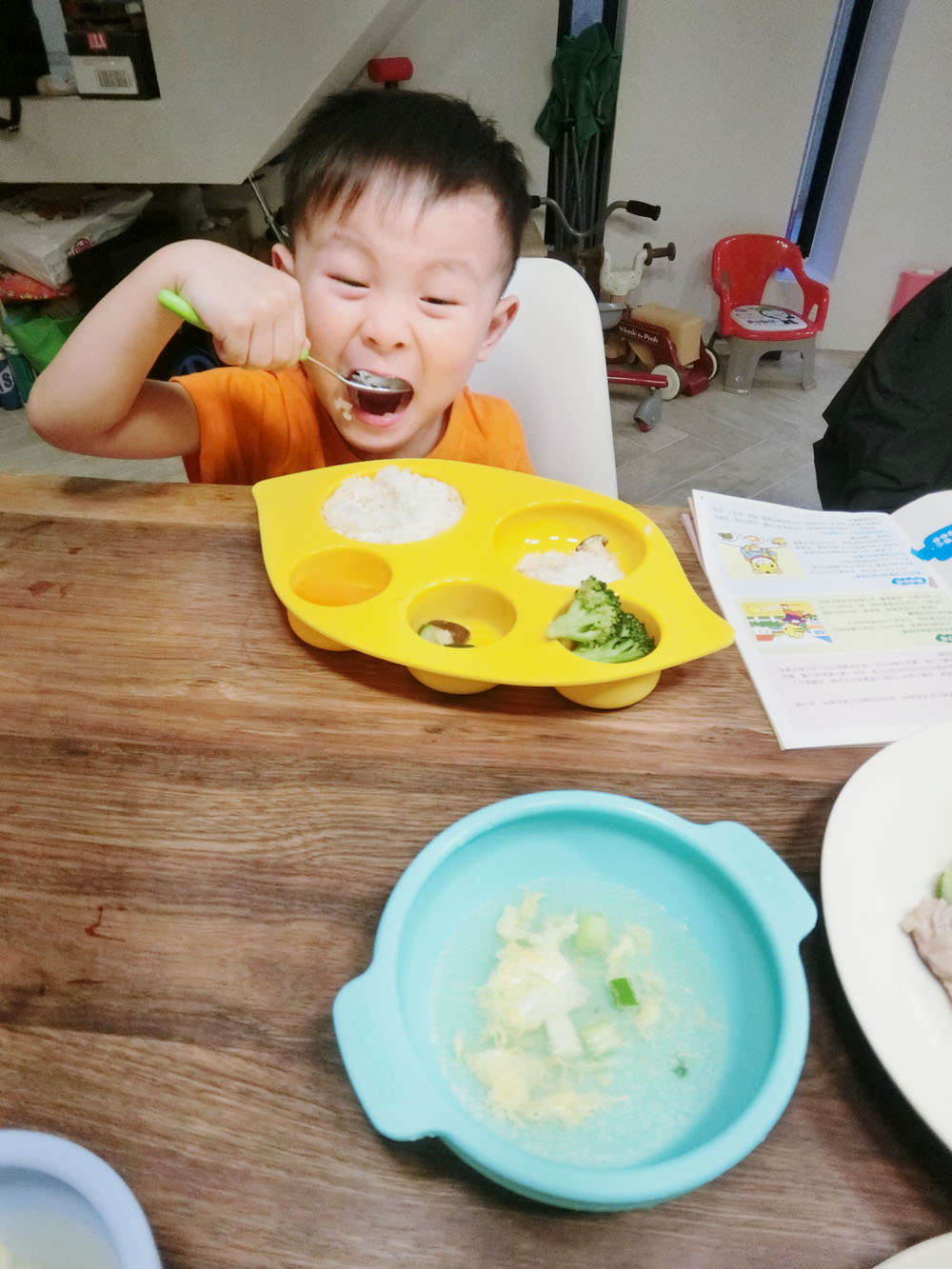 [育兒] 韓國Monee就是摔不壞!超大推的好好挖寶寶小朋友副食品餐具+Monee Cap外出喝水好幫手防漏水瓶蓋