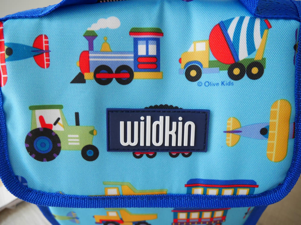 [育兒好物] 上學了!幼兒園必備~好輕.好收的美國 Wildkin 無毒幼教睡袋+書包/餐袋/保冰保溫袋/日本KIU 空氣感兒童雨衣
