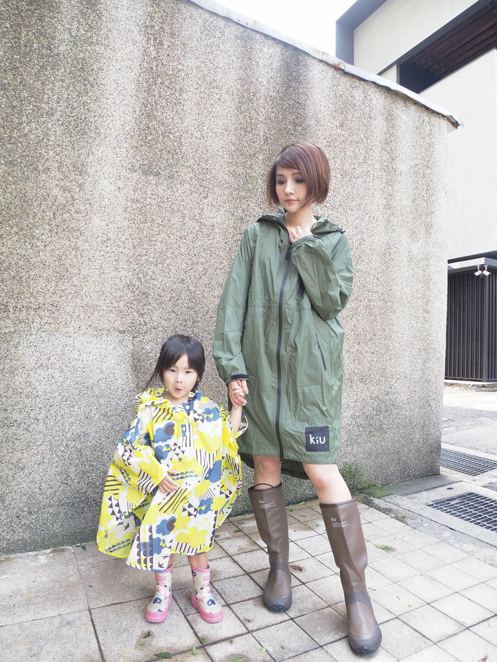 [啾團] 日本KIU雨天及露營超適合的雨具!讓下雨天出門也好看又時尚!雨傘/雨衣/雨鞋+日本WPC空氣感兒童雨衣+日本KidForet 兒童雨鞋