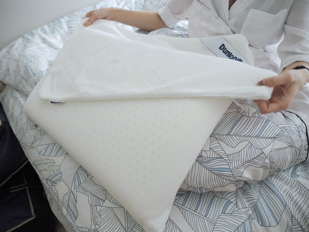 [啾團] 完美支撐力,抗敏防蟎的超好睡枕頭,英國百年品牌白金漢宮指定寢具Dunlopillo頂級天然乳膠枕Ultimately Soft尊榮版