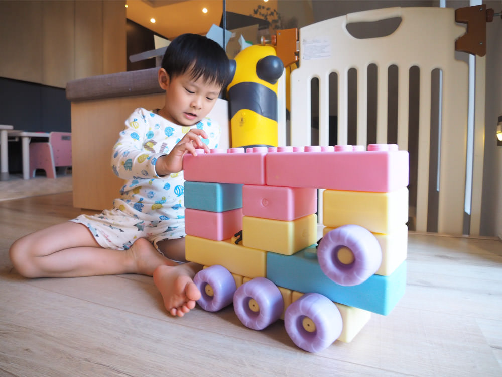 [啾團] 安全又好玩,給小朋友的無限想像及建構能力-WOOHOO大型搖搖軟積木+軟積木+兒童玩具收納櫃+心心積木+卡卡積木
