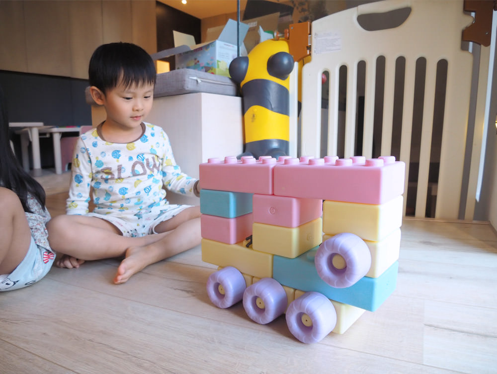 [啾團] 安全又好玩,給小朋友的無限想像及建構能力-WOOHOO大型搖搖軟積木+軟積木+兒童玩具收納櫃+心心積木+卡卡積木