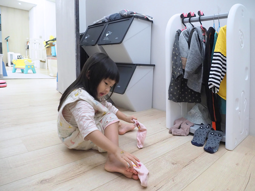 [啾團] 該自己來了!減輕媽媽的負擔.三歲開始的自理能力訓練-韓國Ifam兒童吊掛衣架組(Ifam地墊及圍欄)