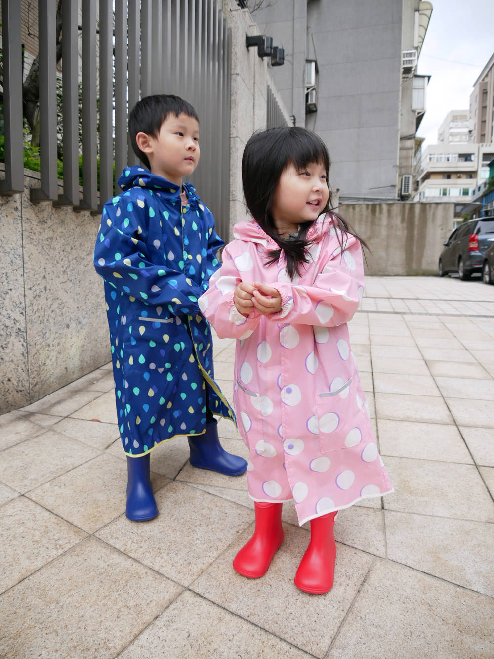 [啾團] 上學了!幼兒園必備輕鬆收自己來的超好用美國Wildkin無毒幼教睡袋/書包+日本WPC空氣感兒童雨衣+日本KidForet 兒童雨鞋