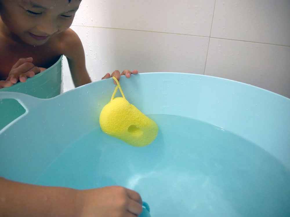 [啾團] 從小用到大.愛泡澡小孩的最愛.紐西蘭TAURUS-多功能軟式泡澡桶組+BEGGI 精油通鼻貼+星期四農場精油