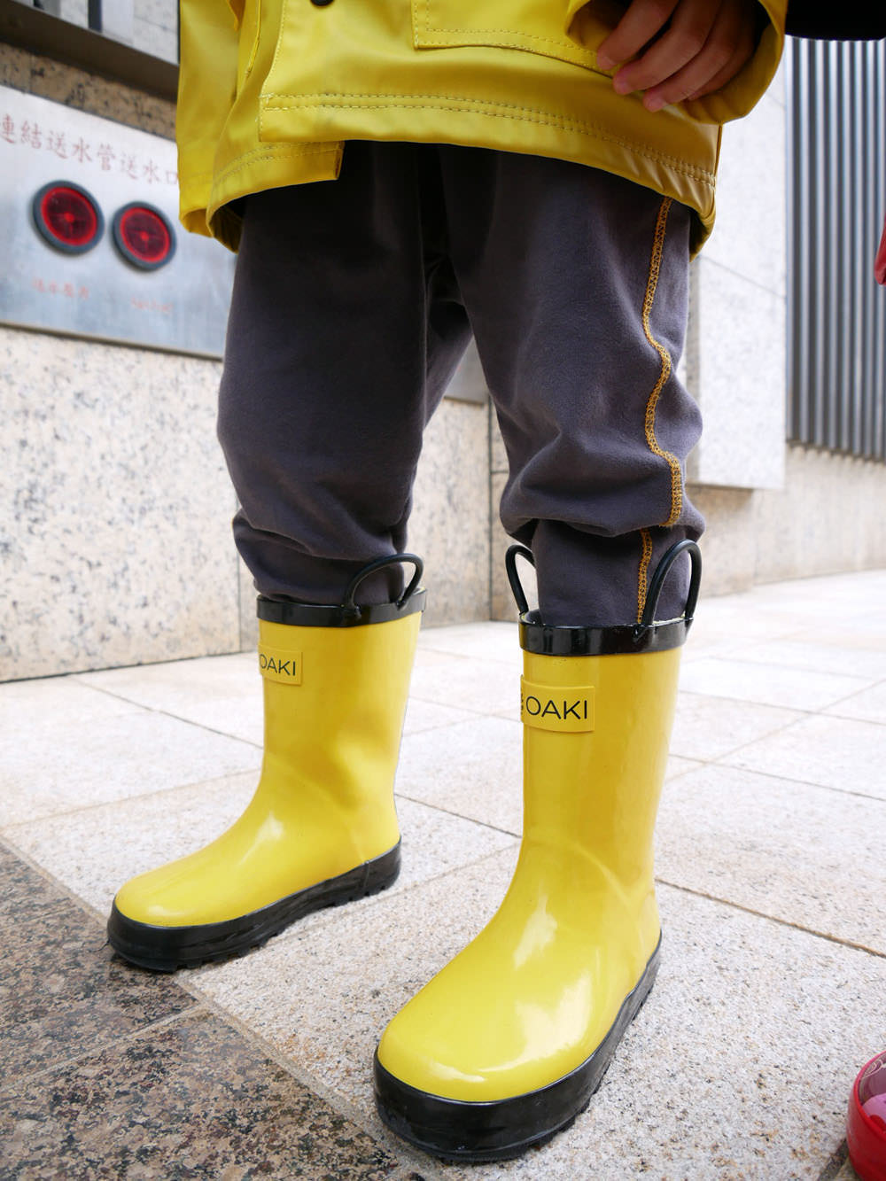 [啾團] 日本KIU雨天及露營超適合的雨具!讓下雨天出門也好看又時尚!雨傘/雨衣/雨鞋+日本WPC空氣感兒童雨衣+日本KidForet 兒童雨鞋