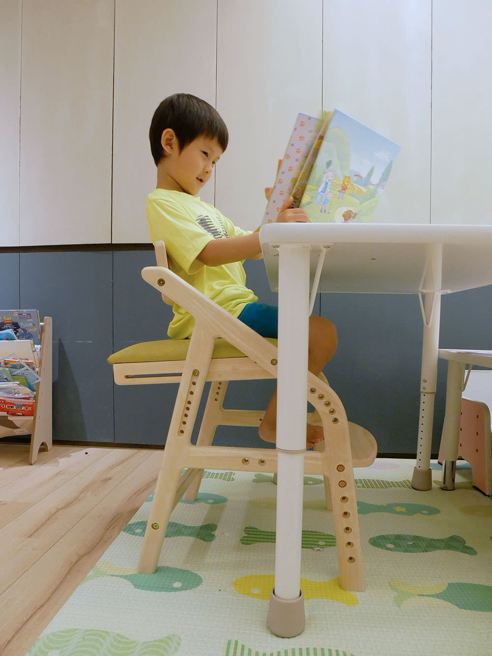 [啾團] 讓小朋友可以一歲用到成年的安全成長桌及成長椅,愛兒館ilovekids我的第一張桌子+椅子(ADATTO學童椅)
