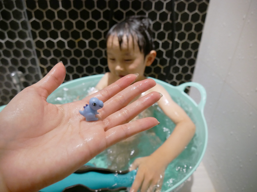 [啾團] 從小用到大.愛泡澡小孩的最愛.紐西蘭TAURUS-多功能軟式泡澡桶組+BEGGI 精油通鼻貼+星期四農場精油