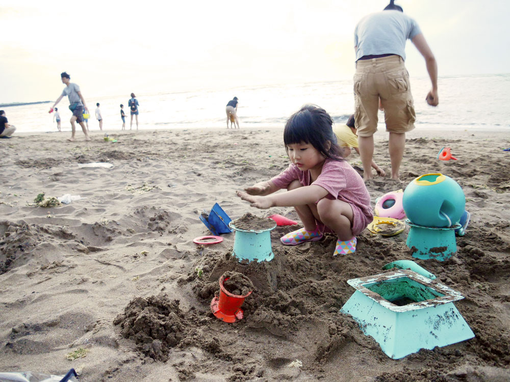 [啾團] 比利時Quut玩沙戲水玩具讓玩沙變得更好玩!去海邊不只有鏟子跟桶子
