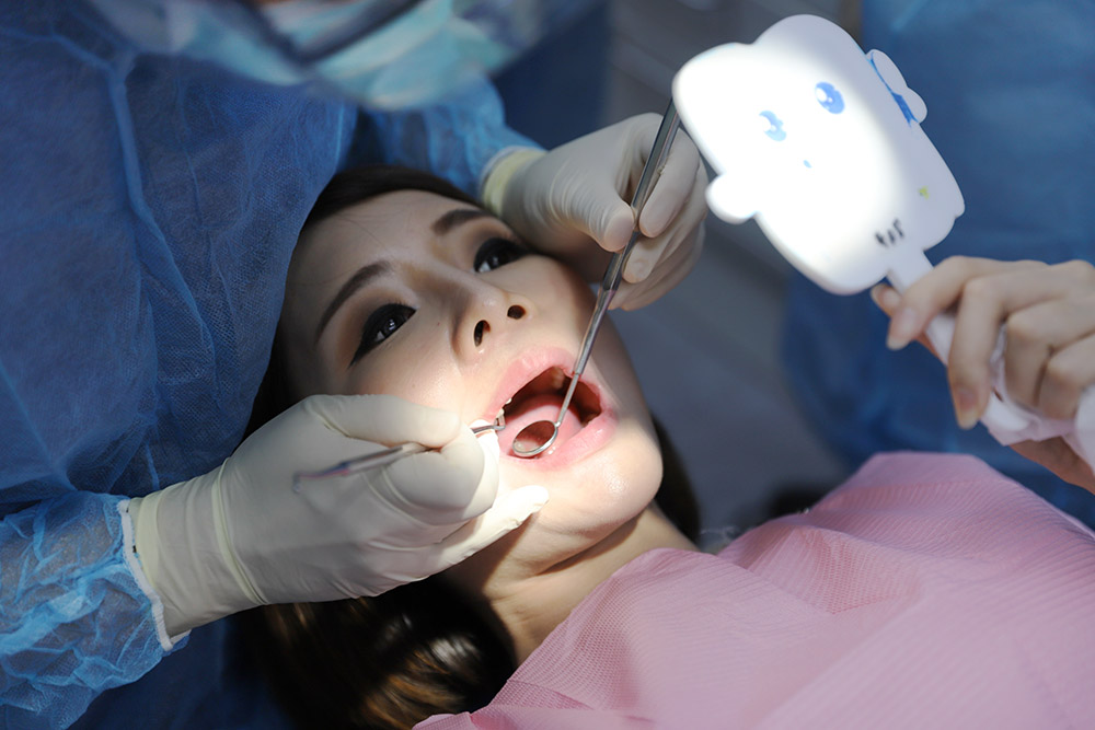 [牙齒] 悅庭牙醫-植牙/全瓷冠/陶瓷貼片/洗牙.拯救牙⿒科技中⼼!看牙醫也可以很有質感很放鬆
