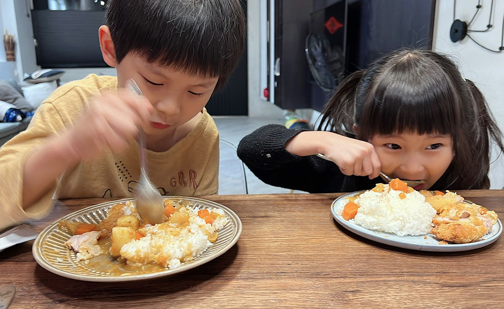 [啾團] 銀座杏子日式豬排,可以快速上桌!大人小孩都愛,好吃又快速的豬排料理(加開大阪王將-元祖燒餃子)