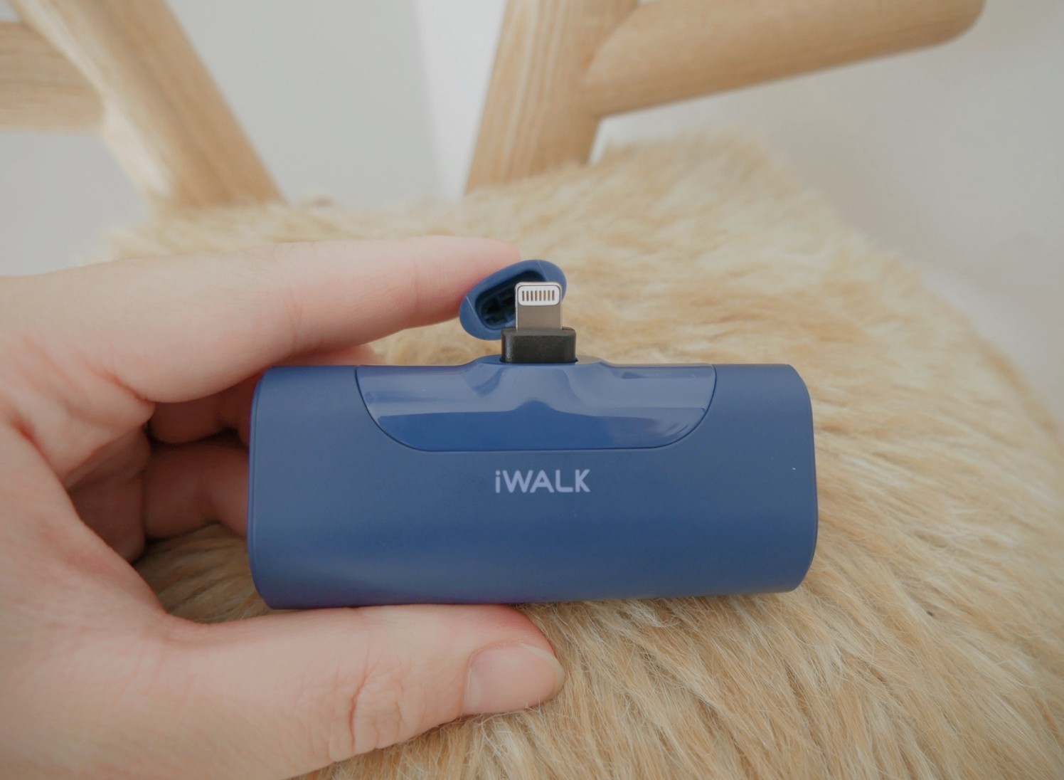 [啾團] iWalk第四代第五代迷你口袋行動電源(4500mAh)不被線干擾跟束縛的超輕巧行動電源(加開藍芽耳機/快充頭+線)