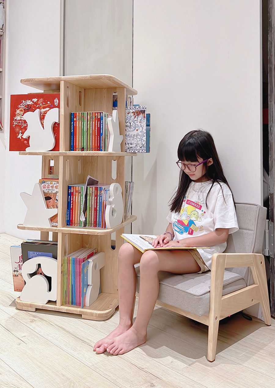[啾團] 愛兒館-閱讀森林旋轉書櫃,360度旋轉設計,小空間讓收納量更多,更方便查找書本(加開小沙發)