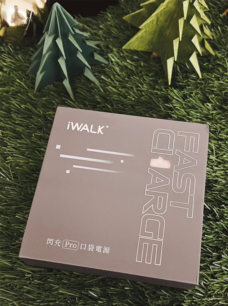 [啾團 ]iWalk Pro 直插式快充行動電源(4900mAh)不被線干擾跟束縛的超輕巧行動電源(加開手機背帶/藍芽耳機/快充頭/線)