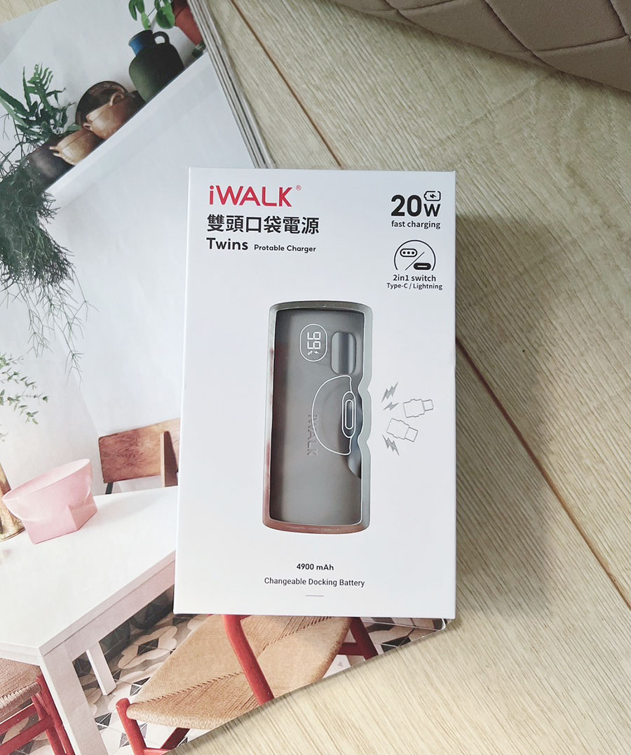 [啾團 ]iWalk Pro 直插式快充行動電源(4900mAh)不被線干擾跟束縛的超輕巧行動電源(加開手機背帶/藍芽耳機/快充頭/線)