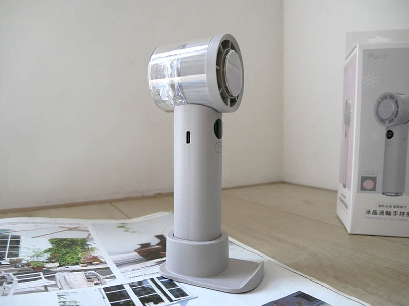 [啾團] 夏天抗暑必備,FUNY冰晶渦輪手持風扇,有顏值又有冰感的超強小風扇