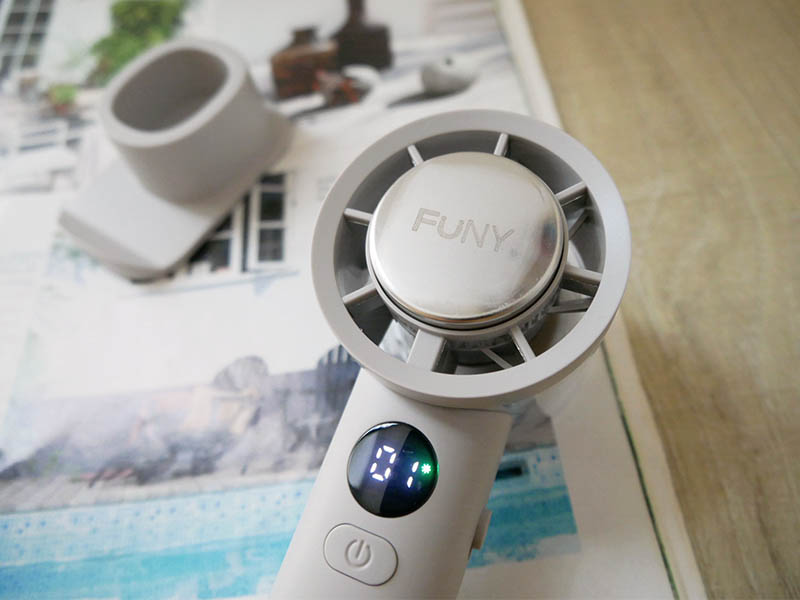 [啾團] 夏天抗暑必備,FUNY冰晶渦輪手持風扇,有顏值又有冰感的超強小風扇