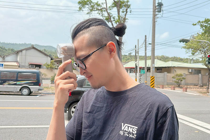 [啾團] 夏天抗暑必備,FUNY冰晶渦輪手持風扇,有顏值又有冰感的超強小風扇