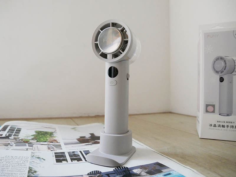 [啾團] 夏天抗暑必備,FUNY冰晶渦輪手持風扇,有顏值又有冰感的超強小風扇