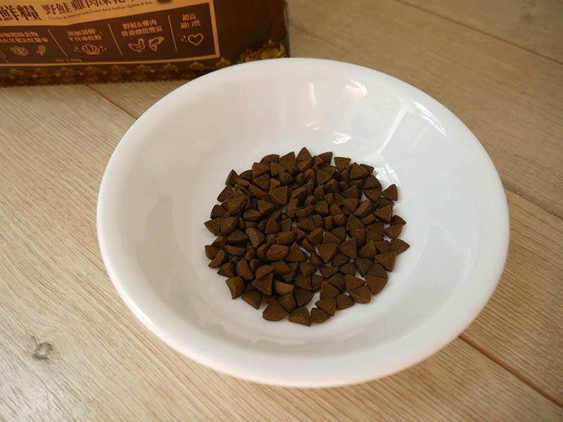 [啾團] 毛怪樂園，心製作毛小孩產品，把營利救更多受虐貓咪送養貓的用心品牌,貓飼料挑選方法分享(貓砂/主食餐包/凍乾鮮糧/凍乾)