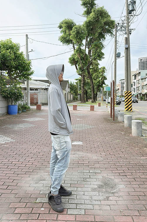 [啾團] 體感降5℃的冰霸衣！夏日出門不再怕曬，WIWI UPF50+防曬涼感冰霸衣穿上就涼！