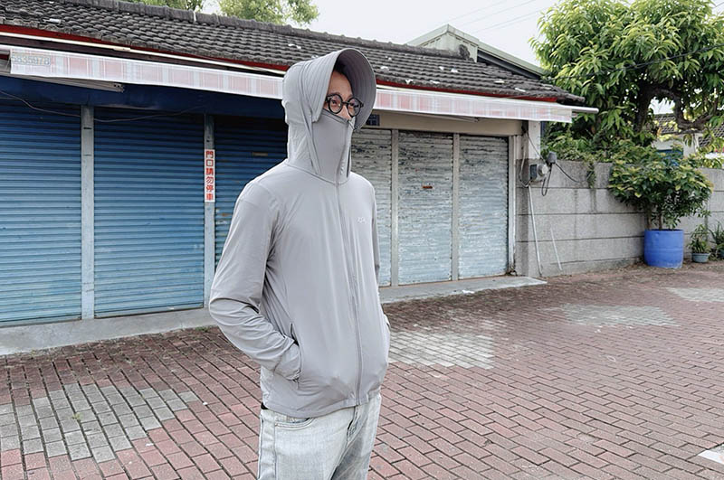 [啾團] 體感降5℃的冰霸衣！夏日出門不再怕曬，WIWI UPF50+防曬涼感冰霸衣穿上就涼！