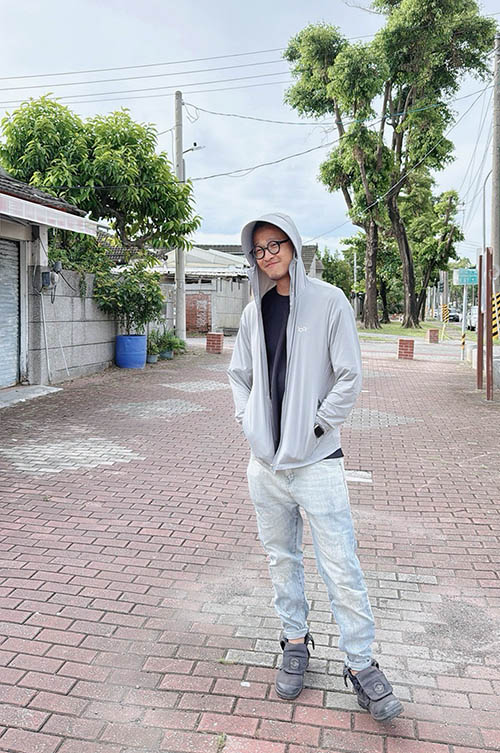 [啾團] 體感降5℃的冰霸衣！夏日出門不再怕曬，WIWI UPF50+防曬涼感冰霸衣穿上就涼！