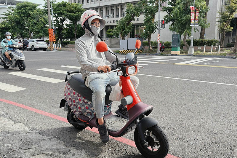 [啾團] 體感降5℃的冰霸衣！夏日出門不再怕曬，WIWI UPF50+防曬涼感冰霸衣穿上就涼！