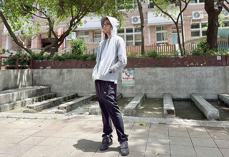 [啾團] 體感降5℃的冰霸衣！夏日出門不再怕曬，WIWI UPF50+防曬涼感冰霸衣穿上就涼！