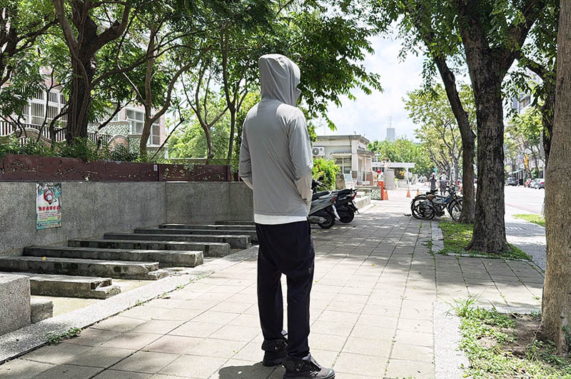 [啾團] 體感降5℃的冰霸衣！夏日出門不再怕曬，WIWI UPF50+防曬涼感冰霸衣穿上就涼！