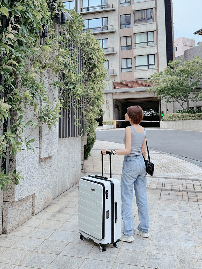 [啾團] 有了Flexflow再也不需要擔心行李箱會超重,會秤重的超美行李箱-Flexflow法國精品智能秤重旅行箱