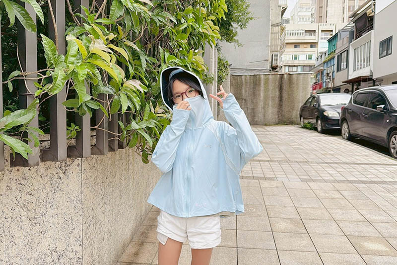 [啾團] 體感降5℃的冰霸衣！夏日出門不再怕曬，WIWI UPF50+防曬涼感冰霸衣穿上就涼！