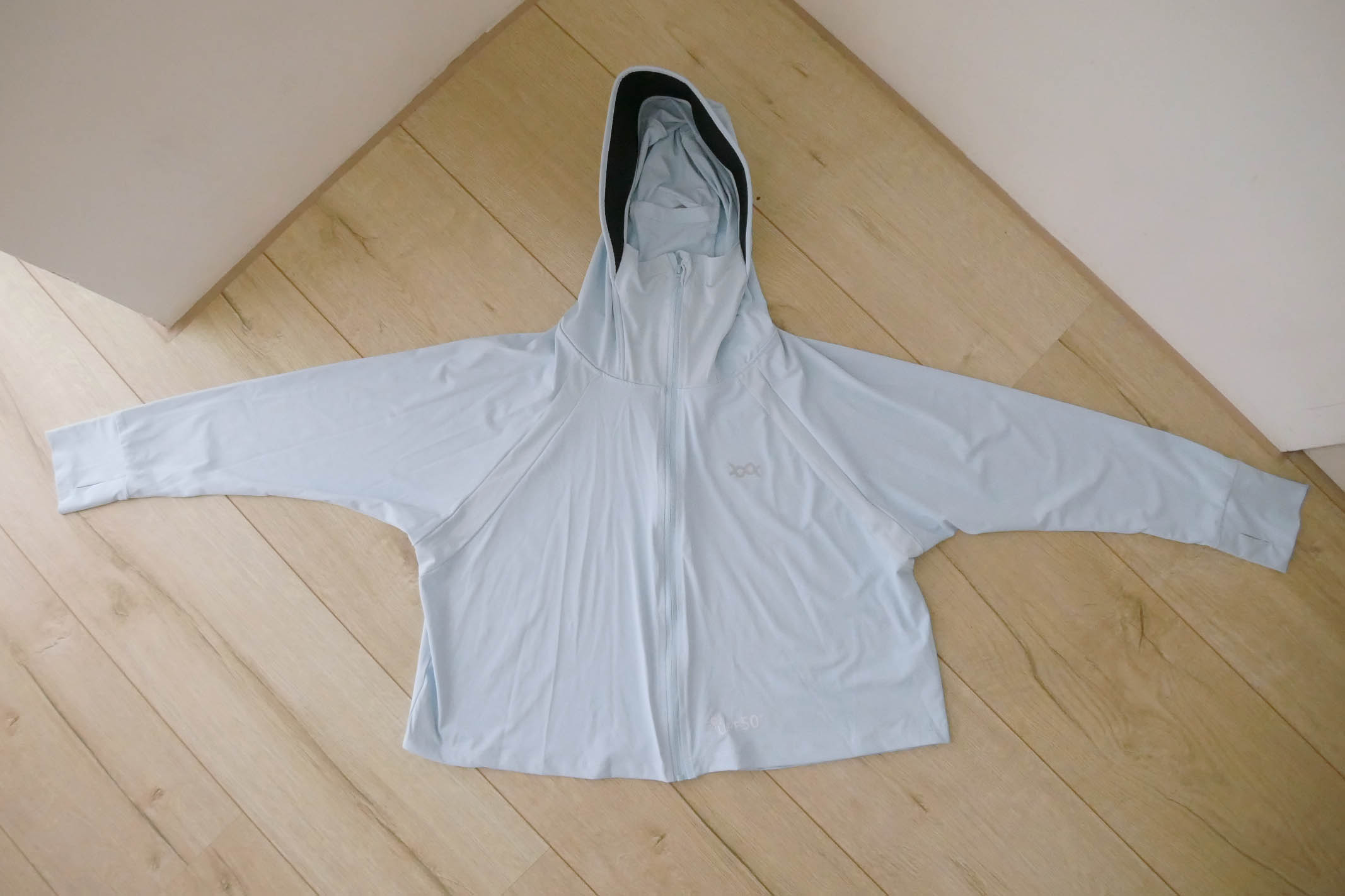 [啾團] 體感降5℃的冰霸衣！夏日出門不再怕曬，WIWI UPF50+防曬涼感冰霸衣穿上就涼！