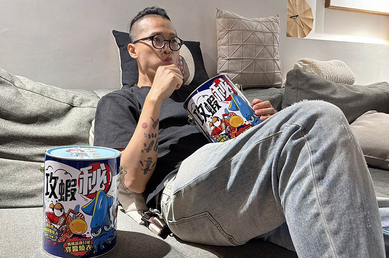 [啾團] 一桶絕對吃不夠,超熱銷蝦餅正式回歸-攻蝦秘KAKA醬燒蝦餅