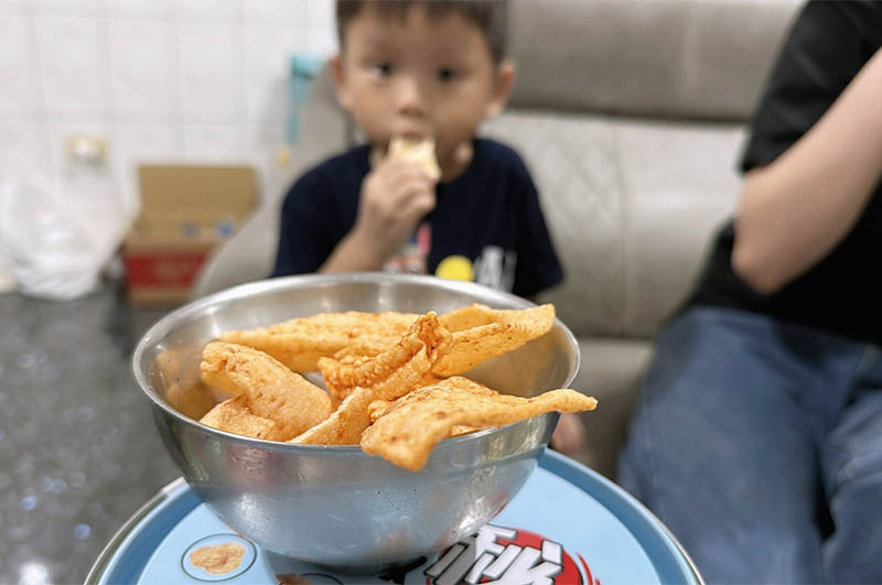 [啾團] 一桶絕對吃不夠,超熱銷蝦餅正式回歸-攻蝦秘KAKA醬燒蝦餅