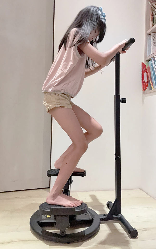 [啾團] 小空間就可以燃燒卡路里,鍛鍊下半身強化核心肌群-FitWell 360度扭轉踏步機