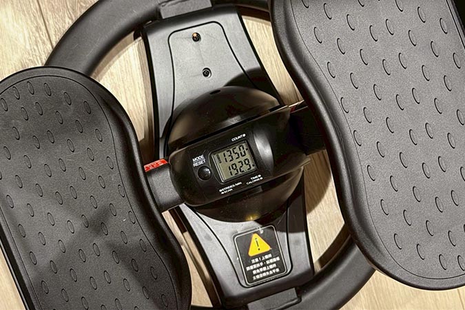 [啾團] 小空間就可以燃燒卡路里,鍛鍊下半身強化核心肌群-FitWell 360度扭轉踏步機