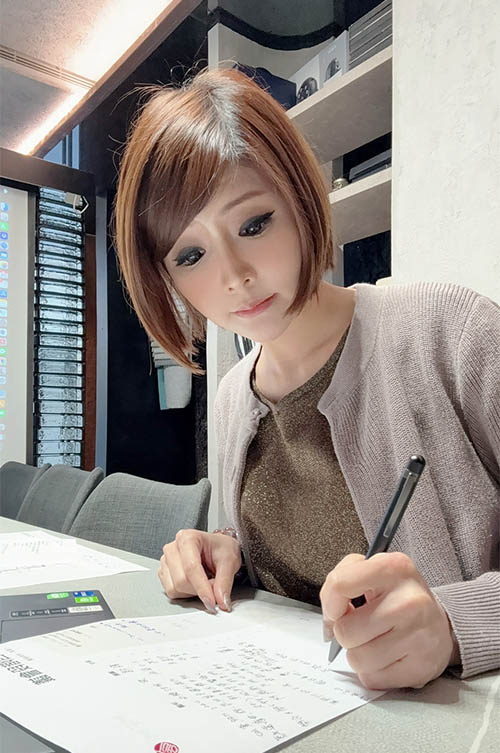 [啾團] 開會不用再抄筆記！Philips 小飛筆 VTR5900 幫你逐字稿＋AI摘要