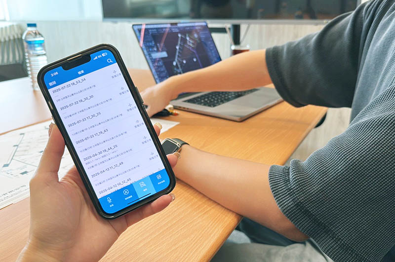 [啾團] 開會不用再抄筆記！Philips 小飛筆 VTR5900 幫你逐字稿＋AI摘要