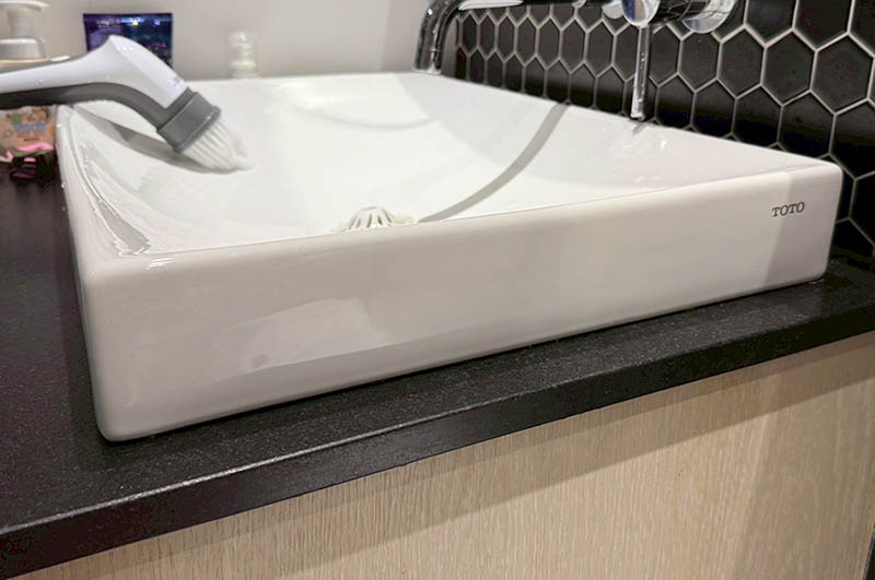 [啾團] GOOFINDS全防水電動清潔刷，不用再刷得半死，清潔也可以省力又優雅